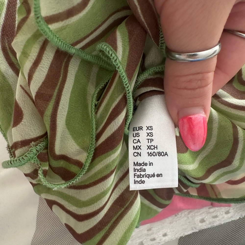 Sheer Swirl Pattern Blouse - Picture 2 of 2